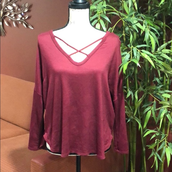 ❤️Burgundy ❤️top with front and back detail- Top - Picture 5 of 6